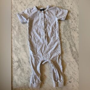 Little Bipsy Gray Short-Sleeve Baby One-Piece Romper